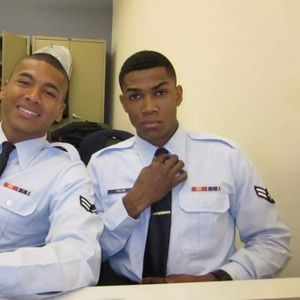 Meet your Posher, Dennis